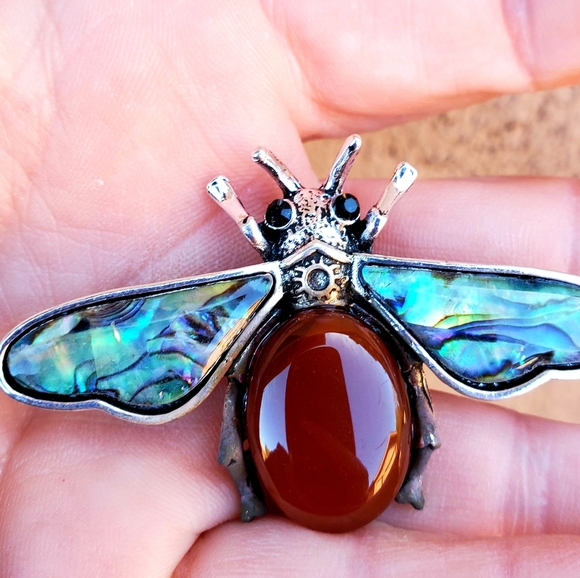 New Red Agate and Abalone Shell Bee Pin Brooch. - Picture 3 of 13